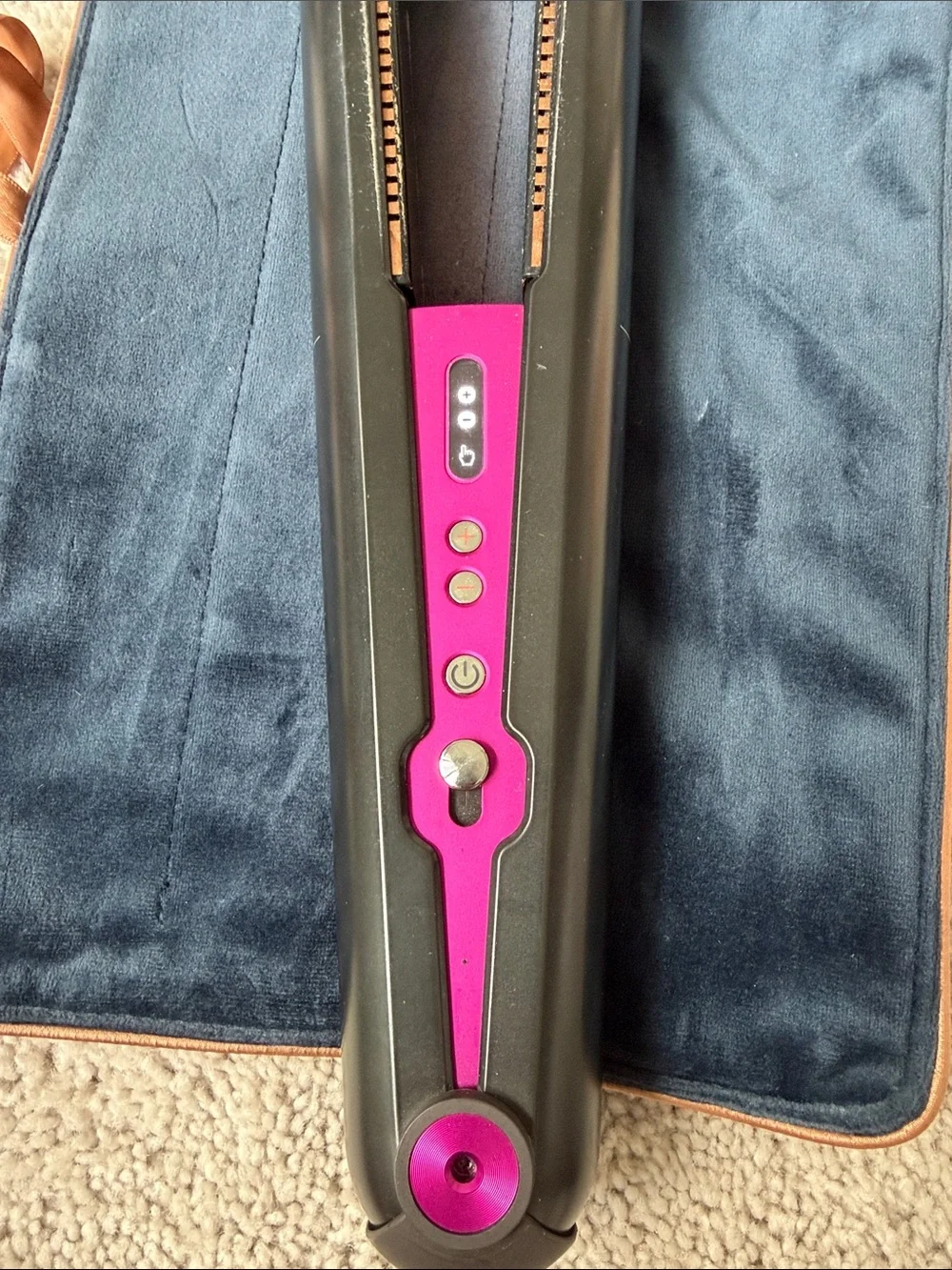 Dyson Coralle Hair Straightener Flat Iron in Black and Fuchsia Charger & Stand - Picture 5 of 7